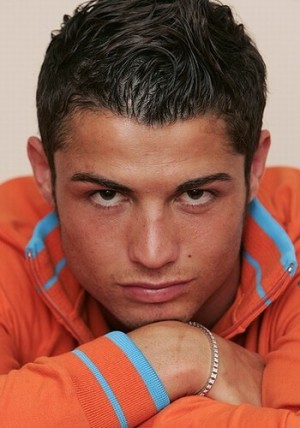 Ronaldo Jersey on Cristiano Ronaldo Uefa Cup Haircuts   Chelsea Wallpaper